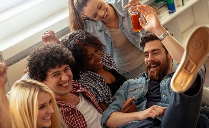 los_replicantes's tweet photo. Así es Wannaparty, la app con la que podrás acudir a fiestas en casas ajenas https://t.co/RJCsTtf62D https://t.co/OHCi1ZPvj0