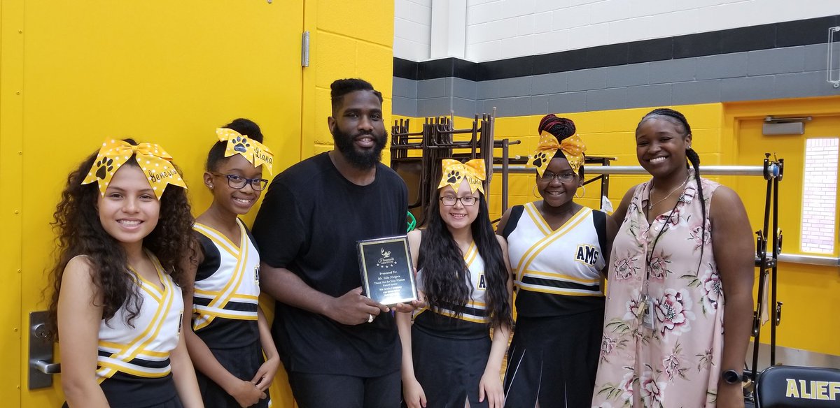 mspolkadottt's tweet photo. Thanks @TobeNwigwe for equipping our 8th graders with the tools for future success! #sacrifice #aliefraised #breakingrecords #keynotespeaker #AliefProud #purposepassionpride @alief_middle https://t.co/1aPaDWCa5D