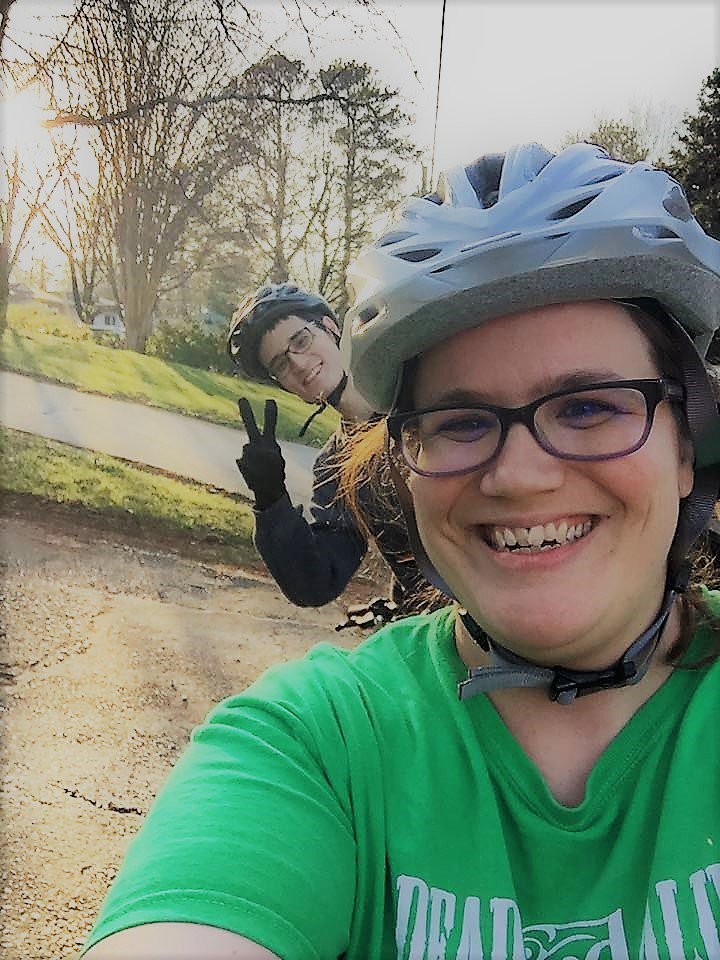 CDCGreenHealthy's tweet photo. Scientist Jessica Chen is CDC's May #Sustainability Star! Chen bikes to work with her husband almost every day. Her biggest piece of advice is to “try cycling for a whole week before deciding to quit or continue!” #biketowork #commuterspotlight https://t.co/pcCKQkXLYD