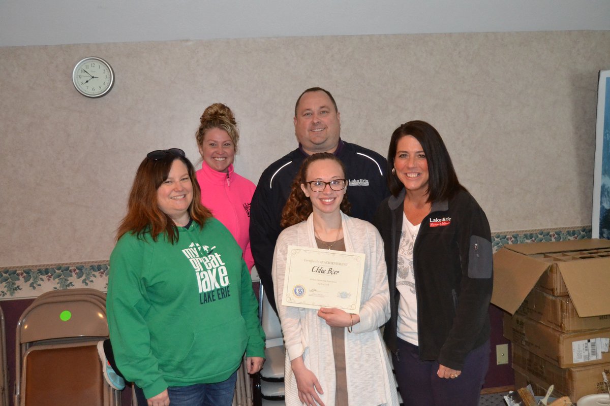 gobluestreaks's tweet photo. Chloe Bier gave her Global Internship Presentation for the Lake Erie Shores &amp; Islands Marketing team. She had the opportunity to go on-site to marketing events and covered social media while interning.

 Thank you Lake Erie Shores &amp; Islands! #SCSGIE #BlueStreakPride https://t.co/NtJxl5G1Gz