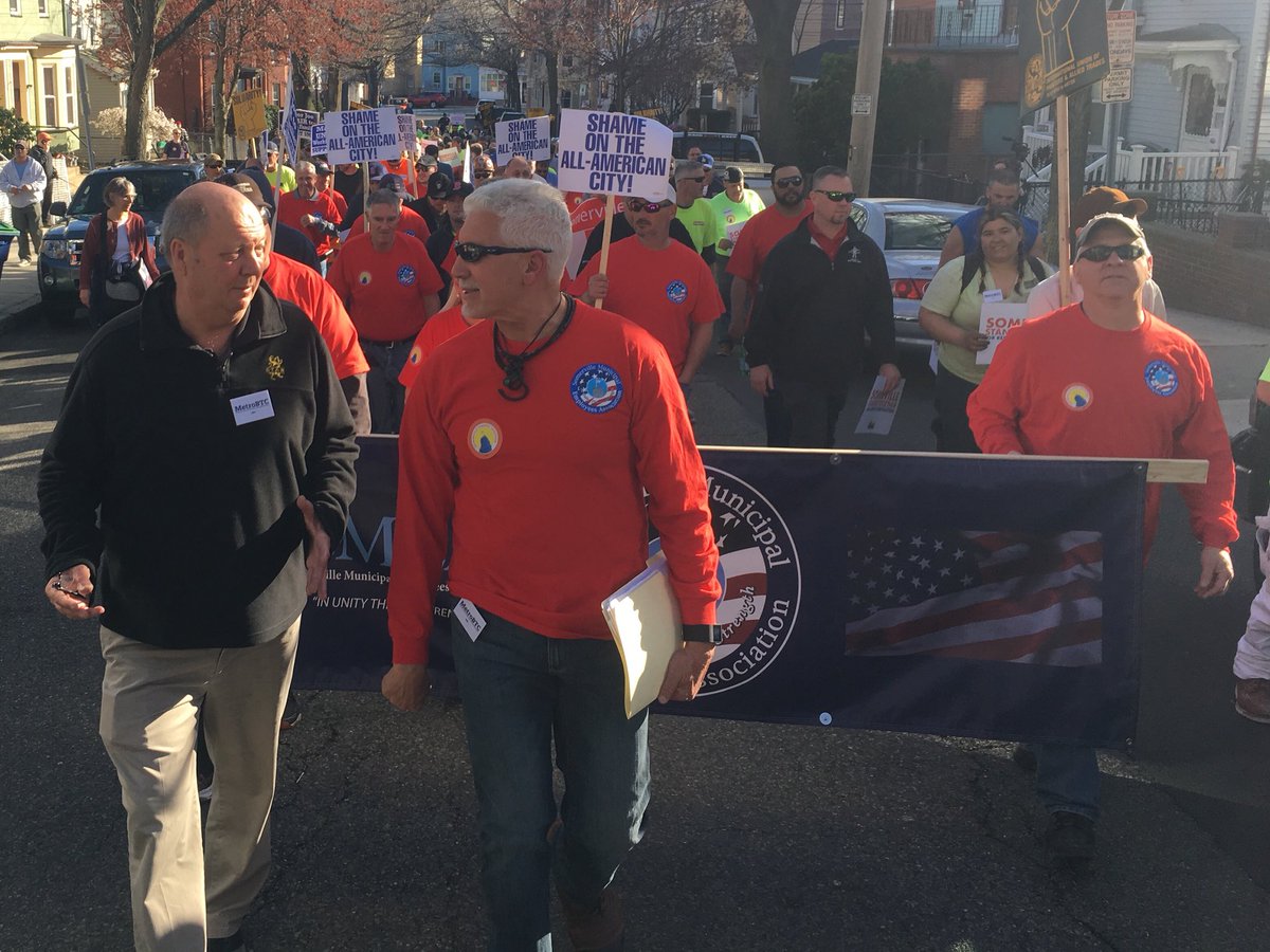 Tune into <a href="/SCATV/">Somerville Media Center 🎤🎥🎙📺</a> tonight at 7:30pm to see SMEA president <a href="/EdwardHalloran3/">Edward Halloran</a> discuss the union and labor issues in #Somerville #SomervilleStandsTogether