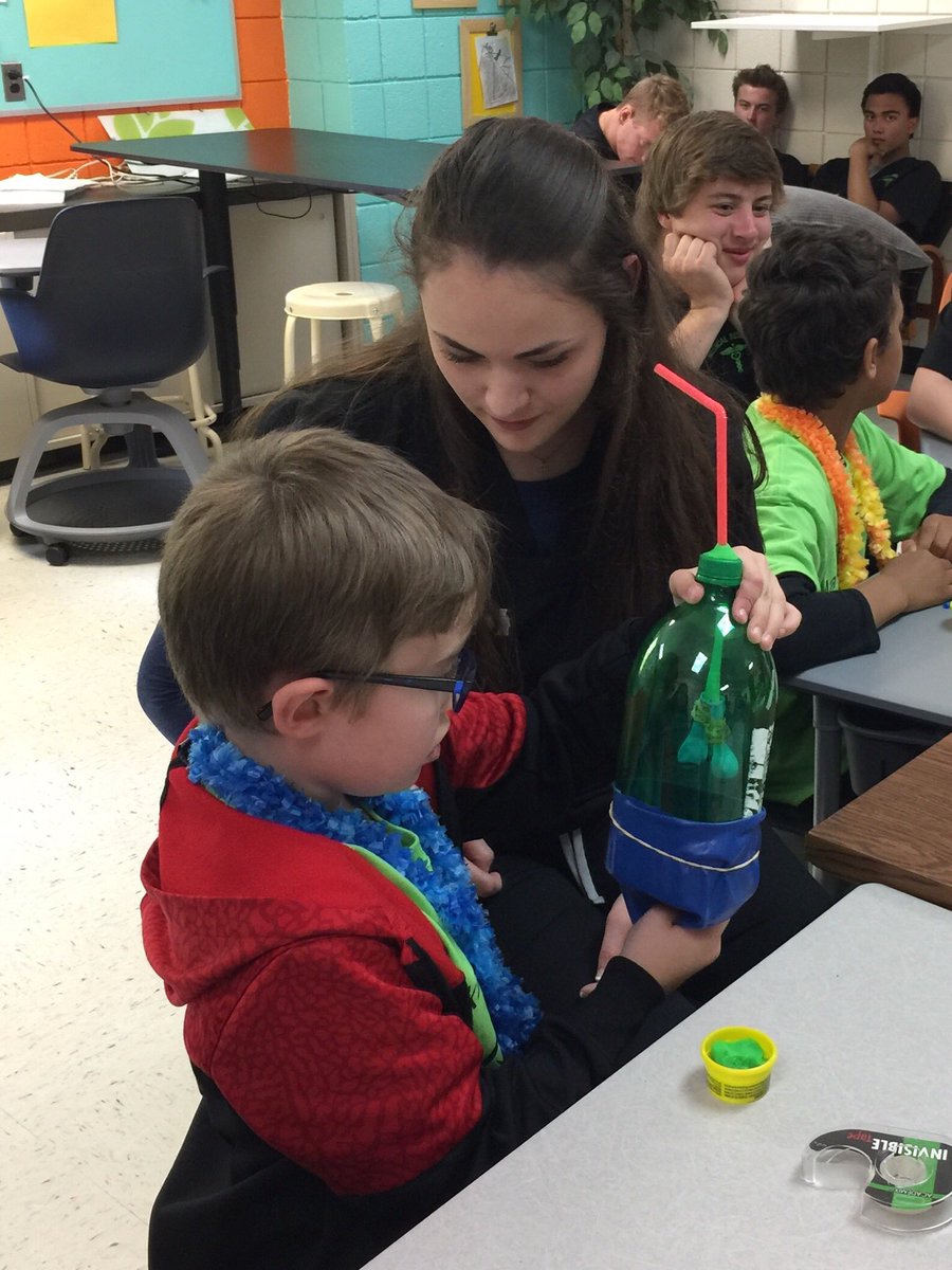SueSpeirs_RT's tweet photo. PhUn Day 2018 @GPNHS Applied Med students Physio-experts leading Beacon Elementary @APSPhysiology @MichPhysioSoc https://t.co/u599Or1uPT