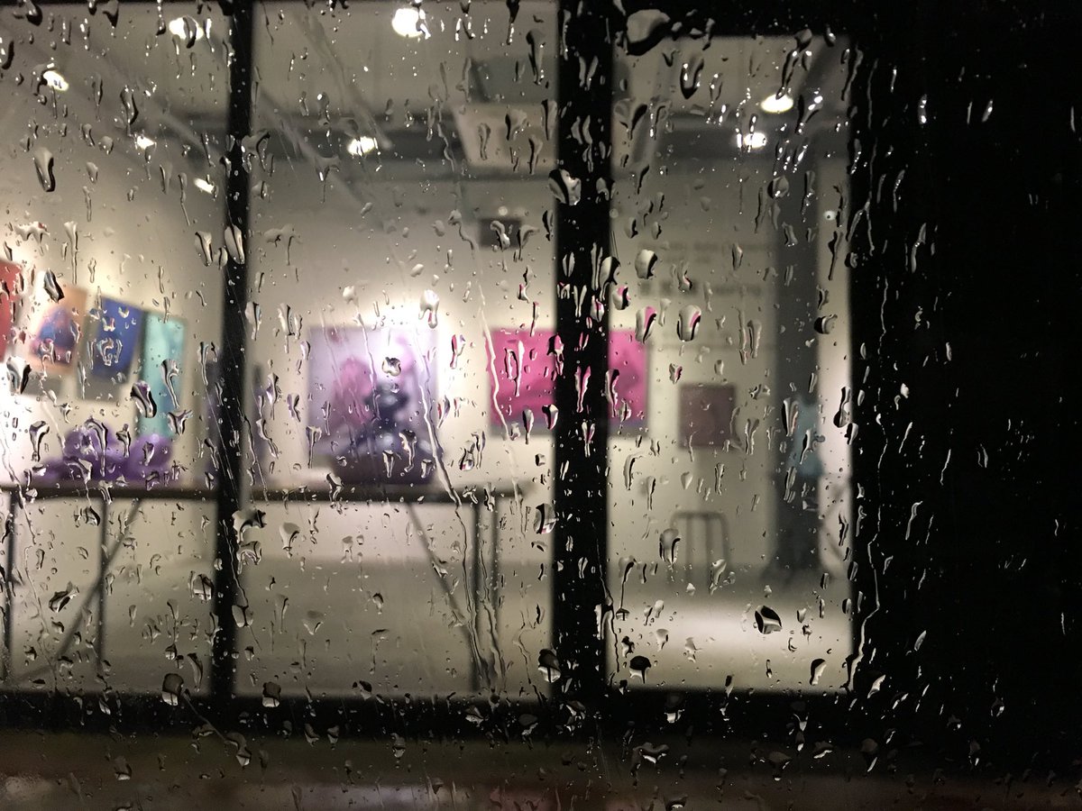 iriskimhj's tweet photo. 비가오면 더 운치있는 전시장
그저 평화로운 내공간
봄.봄.展 (spring : gaze) 개인전
장소-에스팩토리 1층 Agatha갤러리
(서울시 성동구 연무장 15길 11)
기간- 4/17~ 5/30일
#exhibition #spactory #복합문화공간 #AgathaGallery #개인전 #아티스트 #art #artist #artgram #김혜진그림 #김혜진작가 https://t.co/LV2yUjfa9c