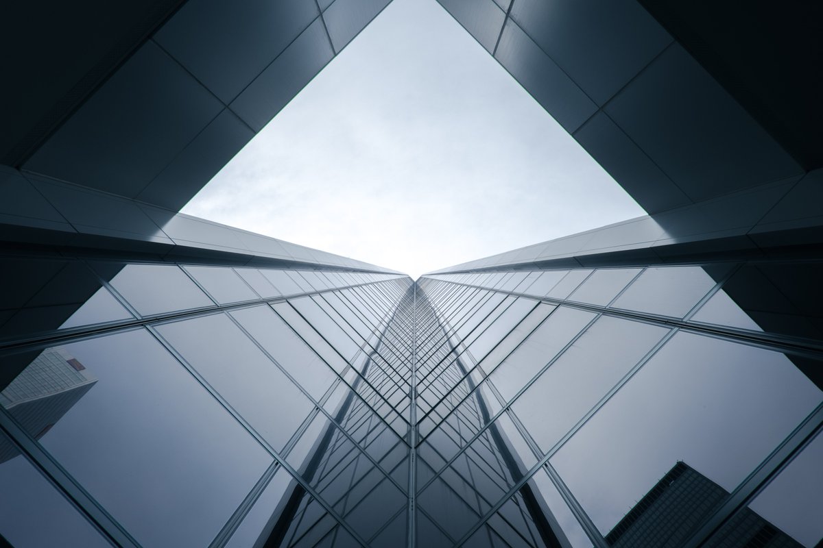 JamaeSab's tweet photo. The towering steel monster w/ its endless reflective panes looks nothing like a Cavern.
Mason taps a panel, numbers lighting up at his touch. When a door slides open to reveal a stairway leading into darkness, I realize—The Cavern is underground.
#TuesLine #ShiftWIP
📷: @verneho https://t.co/KgbttV4oqG