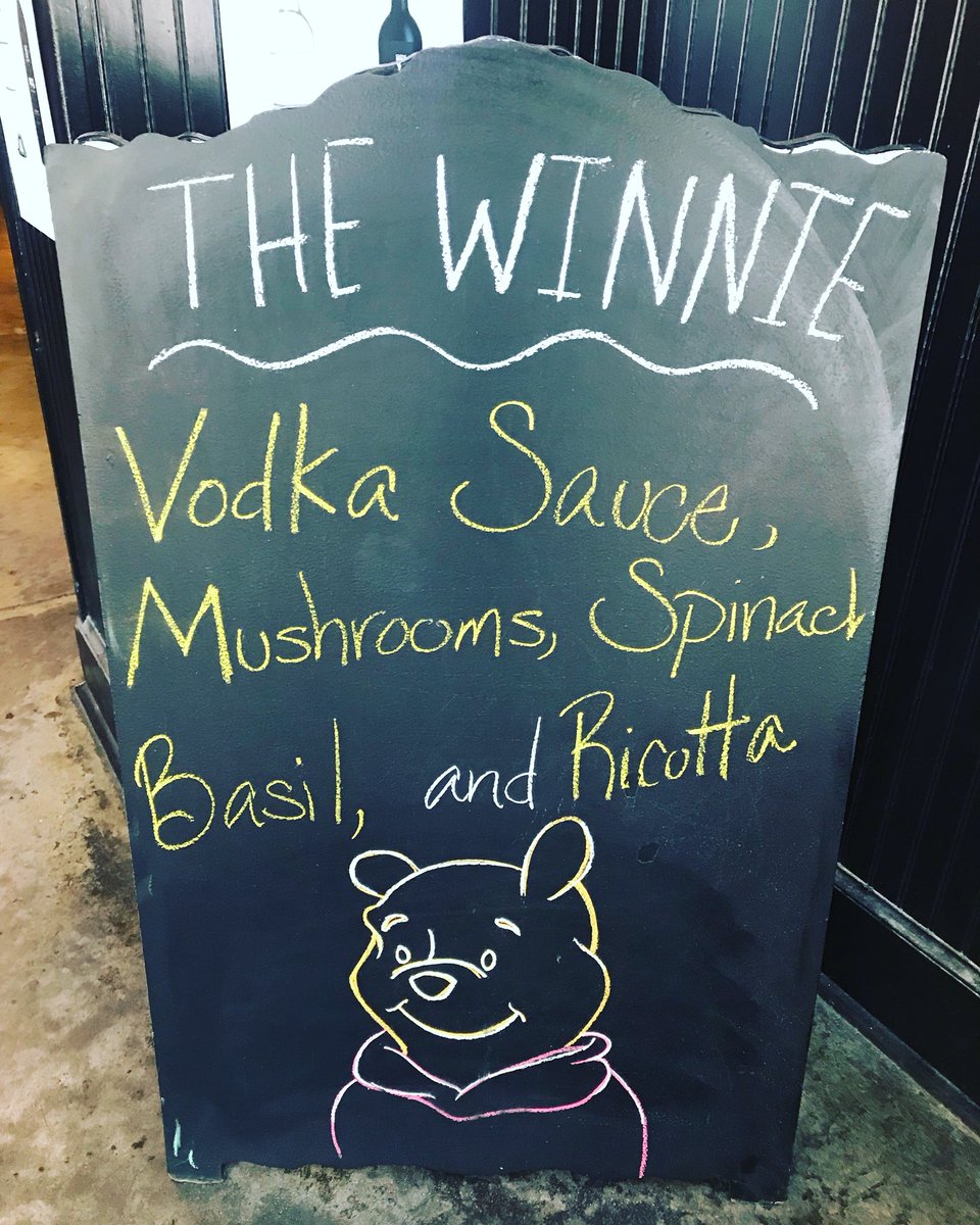 AldosPizzaPies's tweet photo. Downtowns #sotd has basil, spinach, shrooms & ricotta on our housemade vodka sauce. Come treat yourself to a slice! 💚🍕🍺🌿🍄#sotd #downtownmemphis #choose901 #cheese901 #earmoreplants #earmorepie🍕 https://t.co/9khK2fzA8V
