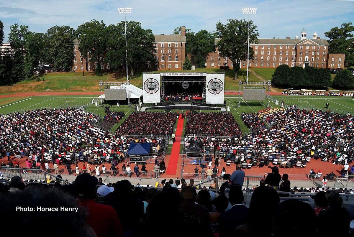 CAUChicago's tweet photo. Congratulations to the @CAU class of 2018!!!  If you are moving to Chicago, holla at us when you get here! #CAU18 #WeAreCAU #CAU #FindAWayOrMakeOn @ https://t.co/lEKSC6SK8p