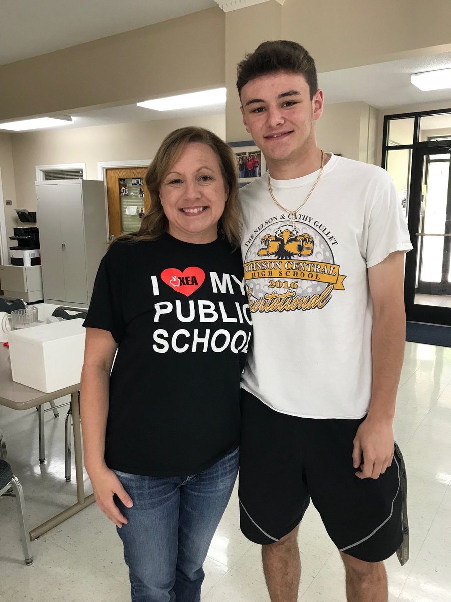 TaniaHolbrook1's tweet photo. Exercising my right to vote with our first time voter! https://t.co/fK3hYiBYng