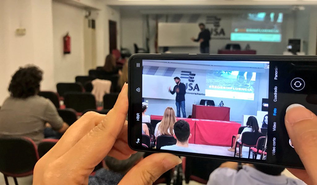 El mundo del #SEO en nuestro salón de actos con @atomarpormundo y @javisevilla dando a conocer las mejores pautas para aprovechar al máximo el #SEOESINFLUENCIA