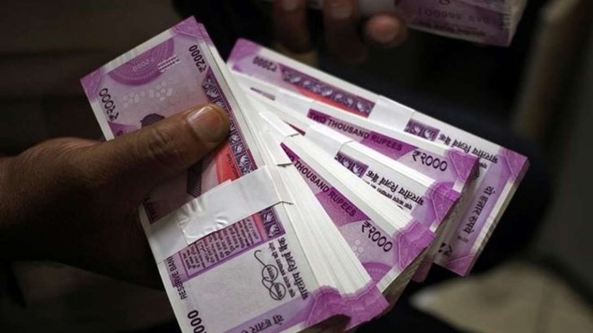 Delhi: I-T raids on farm house, land developers unearth Rs 215 crore black money dnai.in/frcC https://t.co/gbTlsNiT01