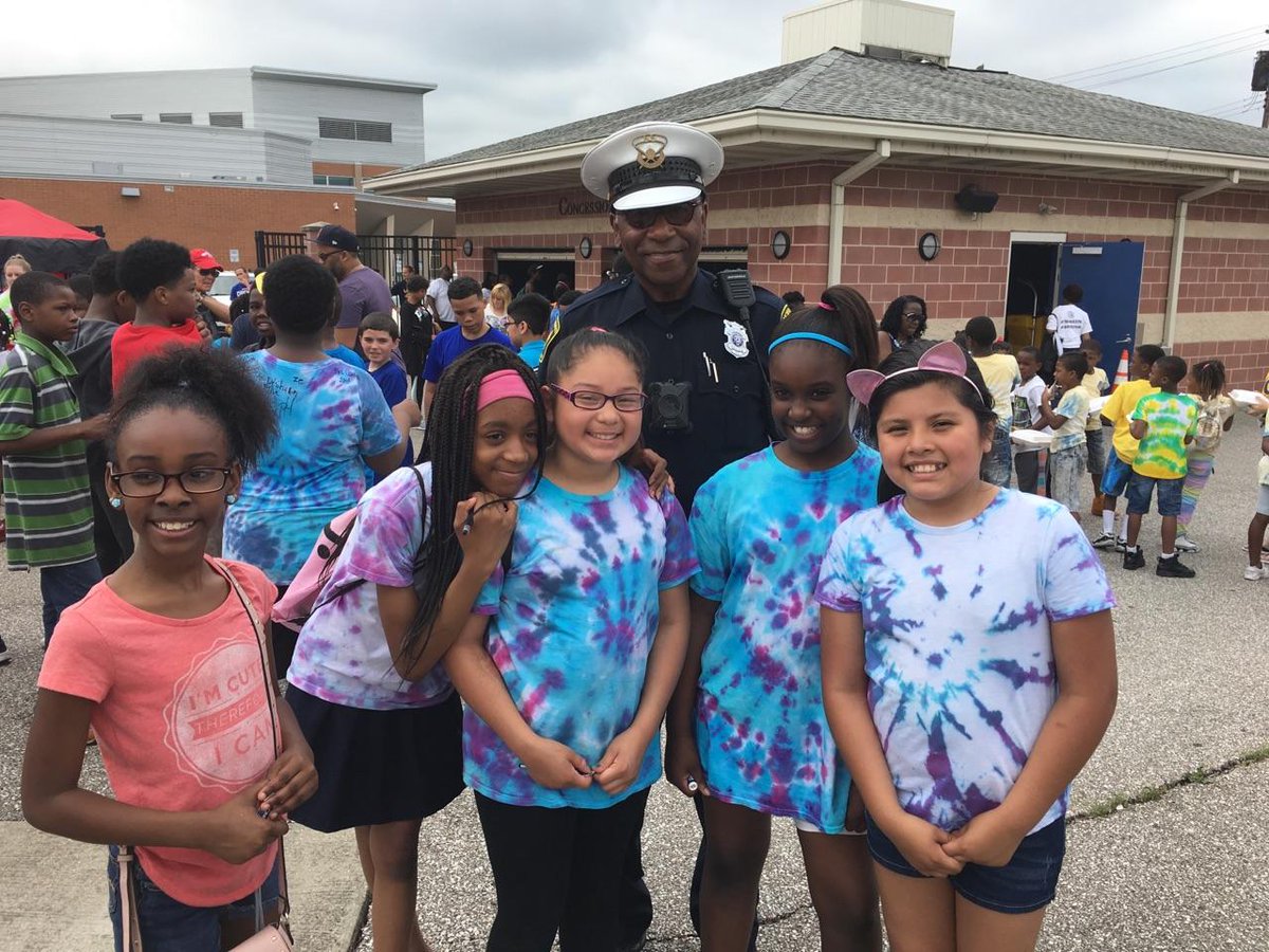 Cincinnati Police Department On Twitter Officer Lou Arnold St Spends Some Time W The Great Students Of The Cincinnati College Preparatory Academy For Their End Of Year Field Day At Taft H S