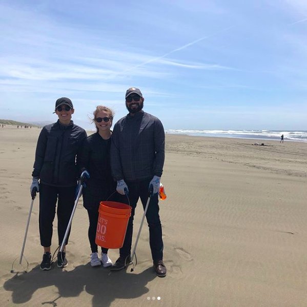 Demandbase's tweet photo. Demandbase employees pay it forward! Thanks @SalesforceVC for putting on an awesome #CloudGivesBack event around SF #LifeAtDemandbase https://t.co/RKWqtXykGp https://t.co/V8tbuzgdFx