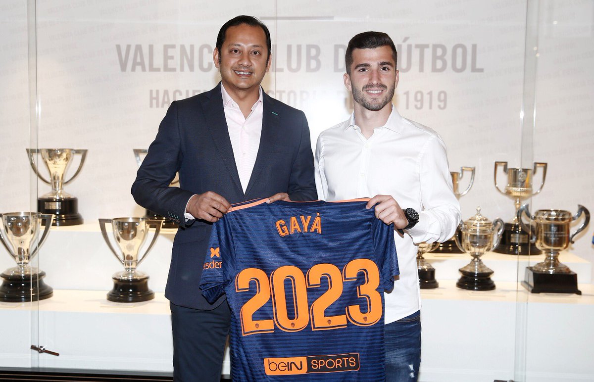 jose_gaya's tweet photo. Muy ilusionado por seguir cinco años más como valencianista. Gracias al club por la confianza que han depositado en mi. #2023 #amunt🦇 https://t.co/XtLOHaoYSe