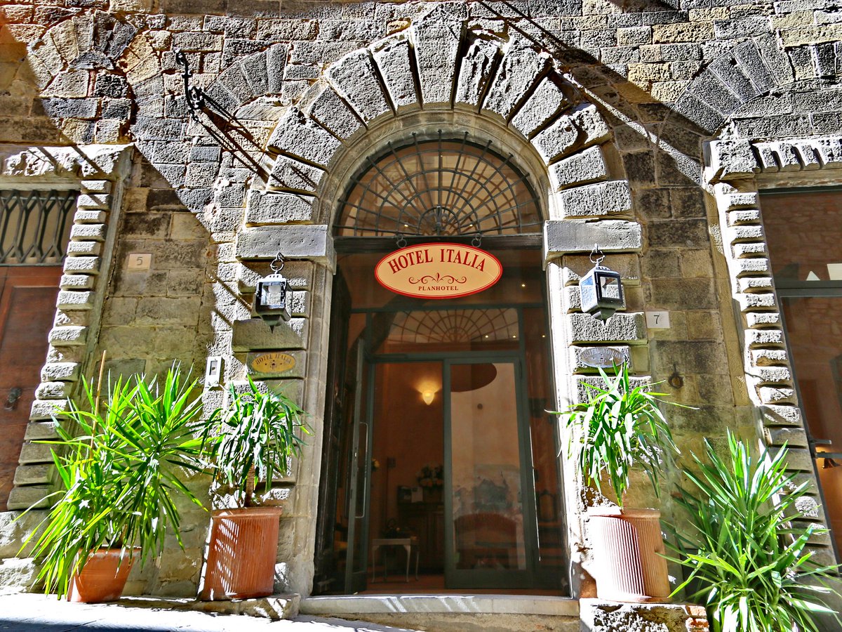 HotelItaliaCort's tweet photo. Hotel Italia in Cortona awaits you for a unique stay in a building of the 15th century, visit our website to book with the best guaranteed rate: https://t.co/wuLCMI4BH2
#hotelitaliacortona #website #bestavailablerate #cortona #tuscany #palace #dontmissit #vacations #holiday https://t.co/hRVNzzjuYB