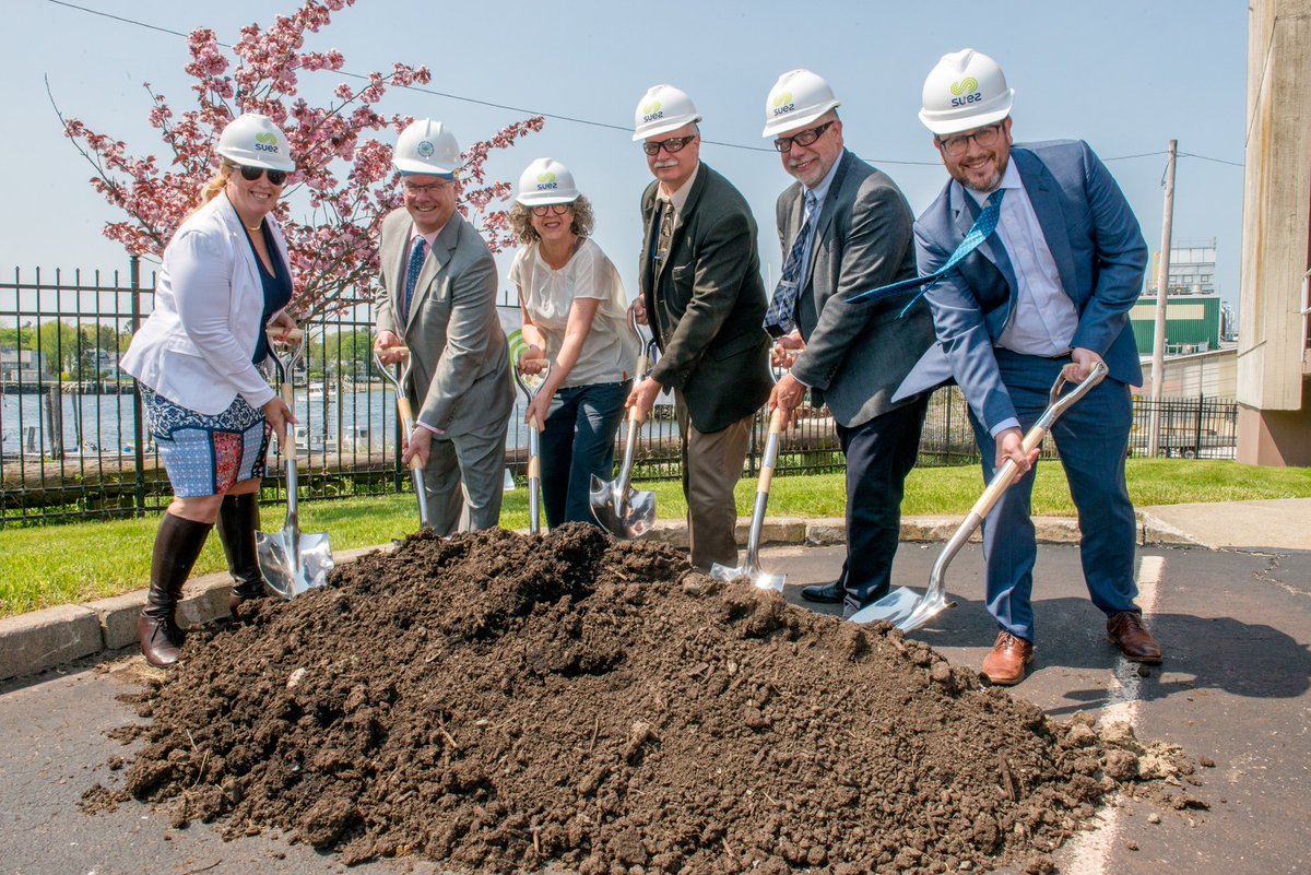 RI_InfraBank's tweet photo. #ICYMI - our CEO @JeffDiehl2 and Stormwater &amp; Resiliency Director @shaun_orourke led an event in @Warren_RI last week to announce the groundbreaking of the Warren Wastewater Treatment Facility. #InfrastructureWeek2018 #TimetoBuild https://t.co/FvVjCtU0tm