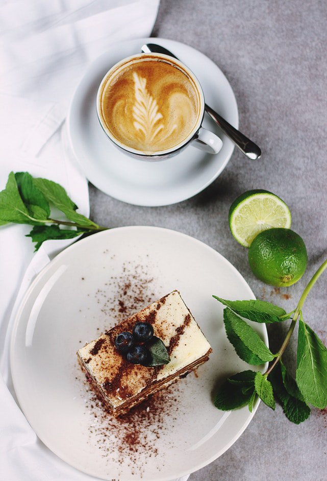 CafeTingis's tweet photo. Vine i tasta els nostres productes! 🍪🍰

#Girona #Rambla #Dolços #Dolçosàrabs #Gironaenamora #Cultura #Mónàrab #Pastís #tanger #Tingis #dolçostradicionals https://t.co/XIHXznFHpM