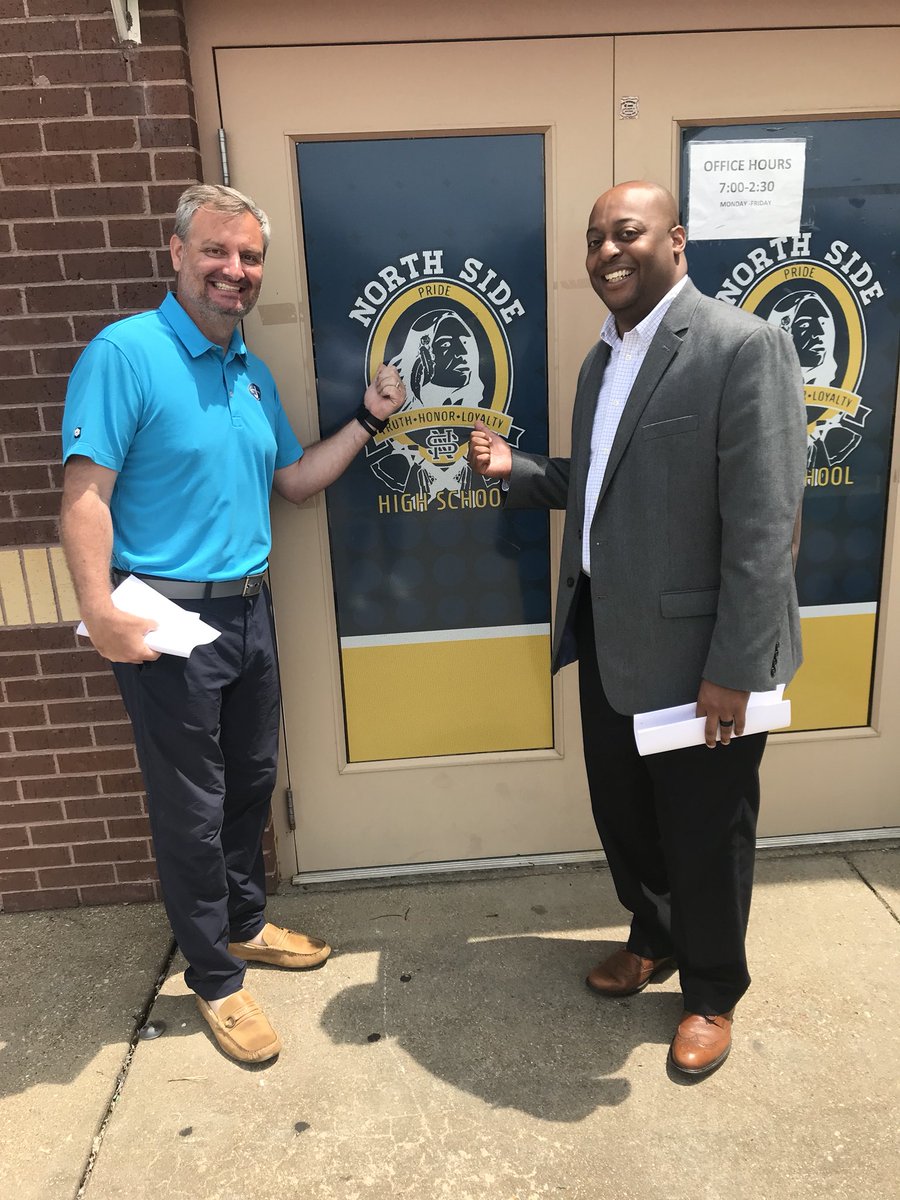 Never miss an opportunity to go home and reminisce <a href="/NSHSjacksonTN/">NSHSjacksonTN</a> ...especially when you can do it with @DrEricTJones #JacksonTN