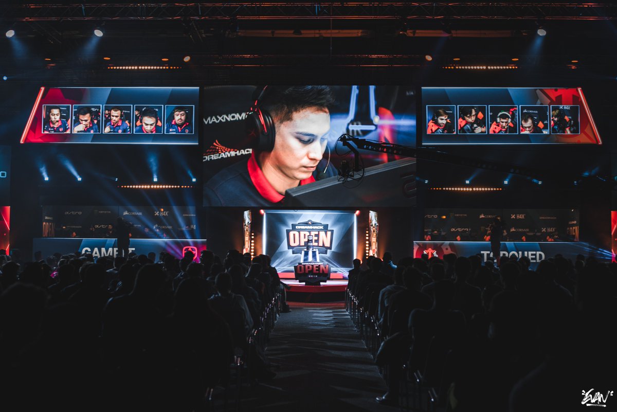 evancmb's tweet photo. Ce week-end, il y avait la @DreamHack Open Tours 2018, une ambiance de dingue et des matchs completement fou ! Retour en image à la #dreamhacktours 
#CSGO #DHFR2018 https://t.co/UMDePdI8qn