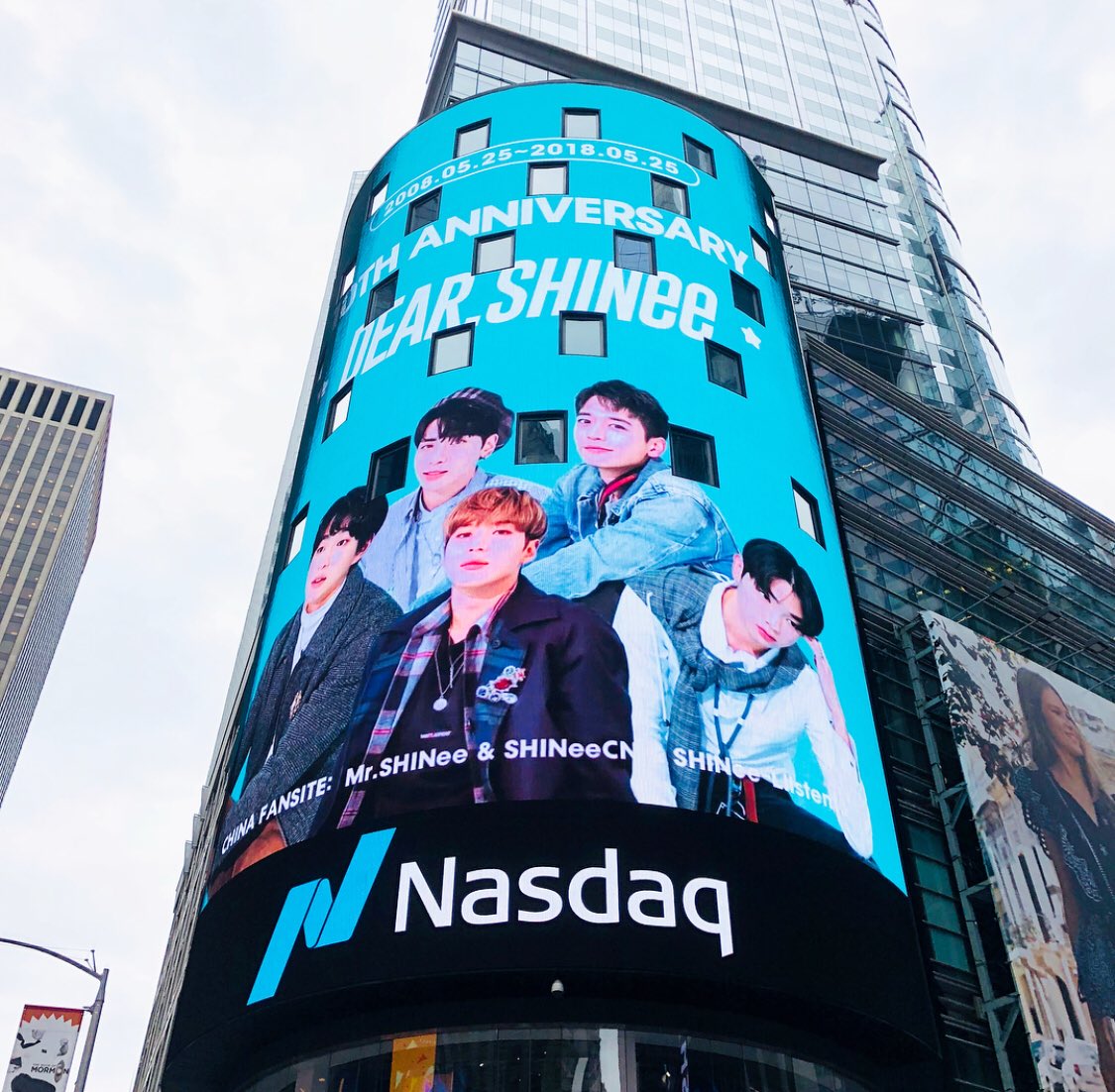 forshineefive's tweet photo. SHINee 10th Anniversary ad in Times Square, New York City! 💕💕💕💎💎 @SHINee @mrshinee525 https://t.co/2jGSGci3ac