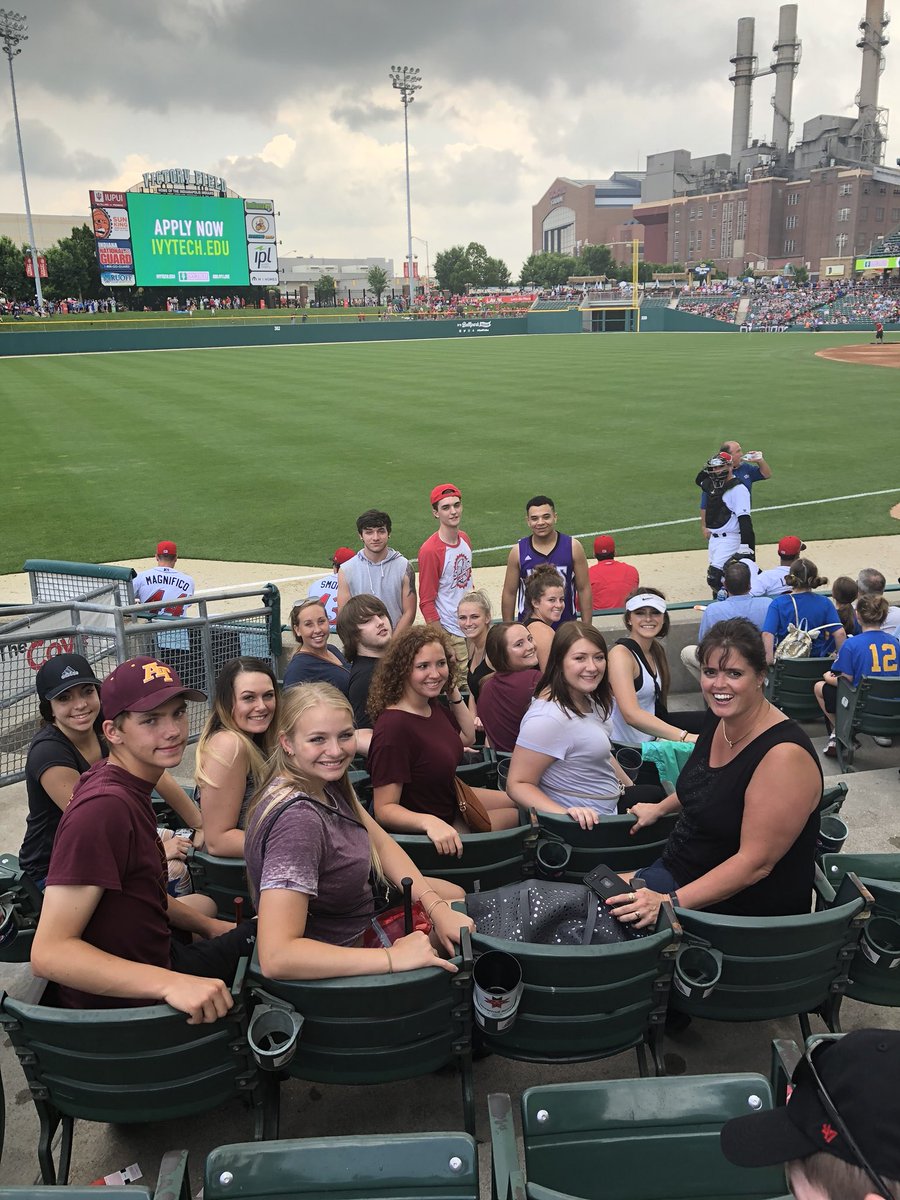 BurnettAMHS's tweet photo. Great day at the ballpark! #AMHS2018 #seniorweek #mhsmoment #AlexTigers https://t.co/WgfKD7LYSn