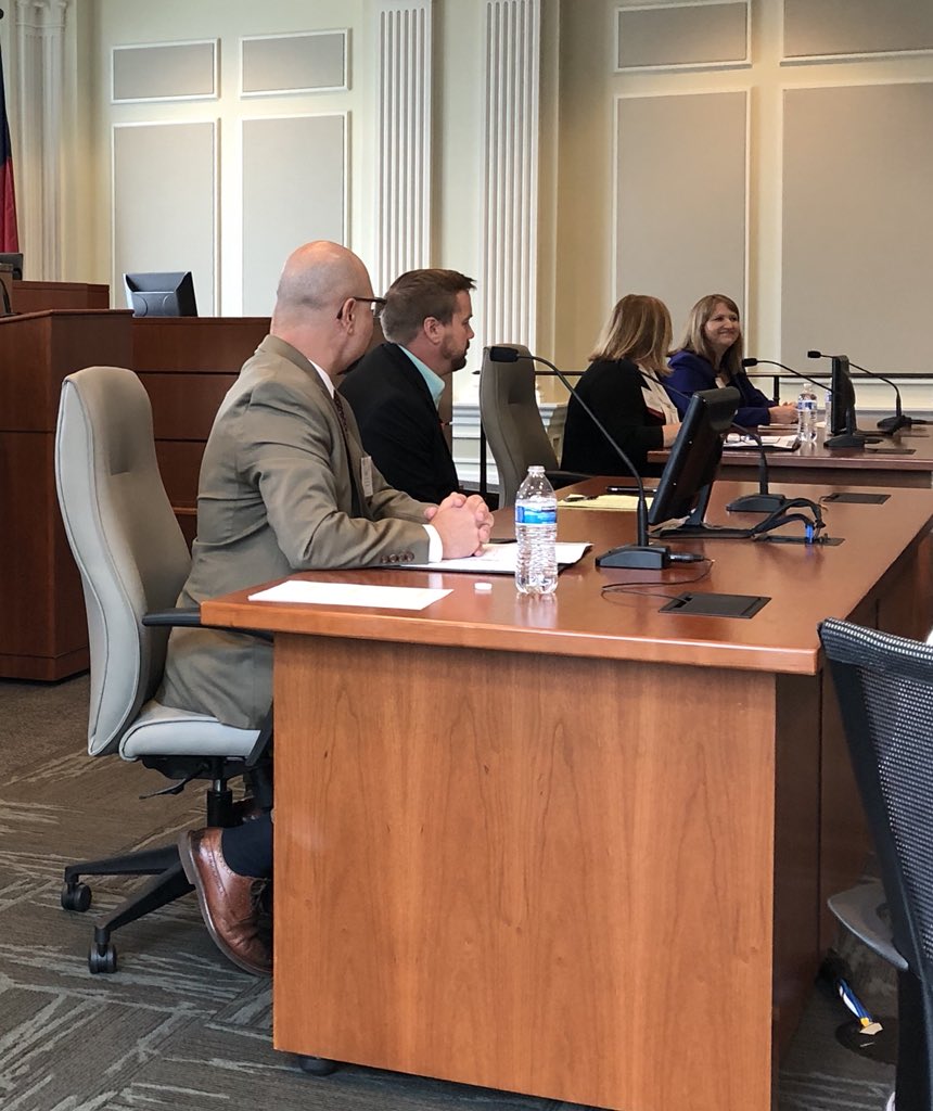 LawyersMutualNC's tweet image. Thank you to our panel @dpatcheson @soton78 @LisaAngel &amp;amp; Tom Lenfestey #LMMPSummit