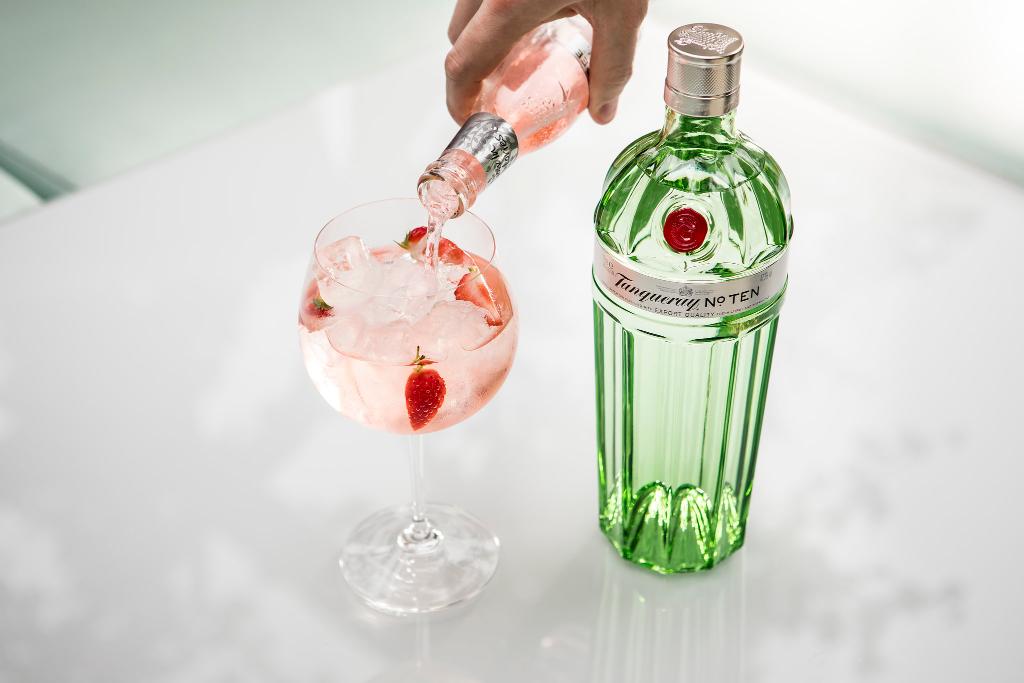 Our collection of delicate and floral Chinese teas are used in the new Gin &amp; Tea cocktails, available on the Tanqueray Tea Garden at <a href="/yauatchacity/">Yauatcha City</a> #GinandTea spr.ly/6017DgR7H