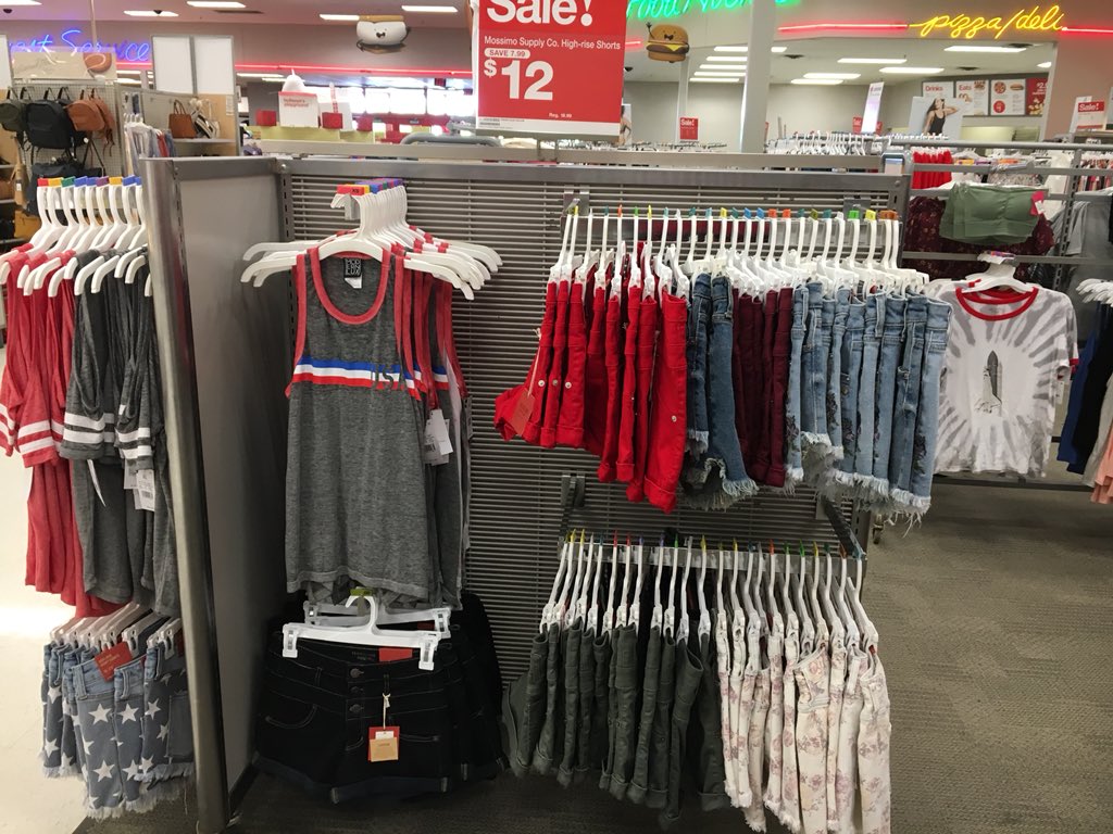 JessAnnBender's tweet photo. 990 is BEYOND ready for Memorial Day! #doubledigitcompinapparel #dontforgetthesunscreen @ContrucciJoe @KellySakai1 https://t.co/JLqOD3Uw98