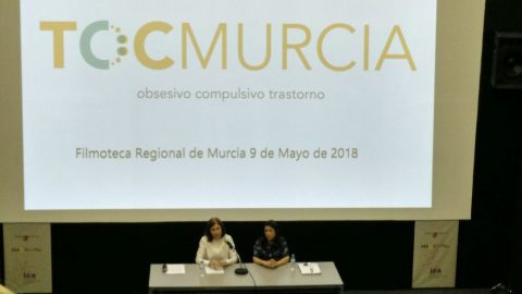 Estamos muy contentos con el éxito de la película, con 72 asistentes que tras finalizar la proyección y de una manera muy activa nos formularon sus preguntas a las que nosotros respondimos he informamos de la mejor manera para que sus dudas quedaran resueltas. Gracias a todos.