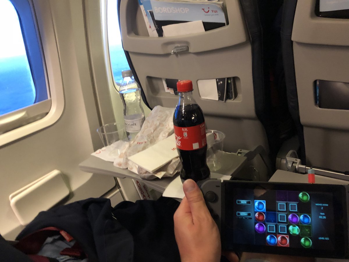 playAVIS's tweet photo. Ein wenig #Switch während des Fluges #switchgehtimmer #NintendoSwitch #Nintendo #Zelda #Link #BreathOfTheWild #GridMania #QubicGames #FXValley #genießen #zocken #gaming #Airplane #Flug #gamingintheair @GameTakerGaming @itsRicun @LegoLegendt @NintendoDE @QubicGames https://t.co/zW0vTOwmE2