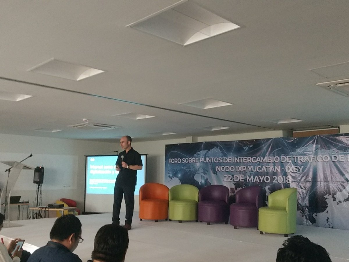 blackserr's tweet image. Mauricio Moreno de @CiscoMexico iniciando platica "Internet como Catalizador de la digitalización y del progreso" en el #ForoIXP  #IXSY #Yucatán