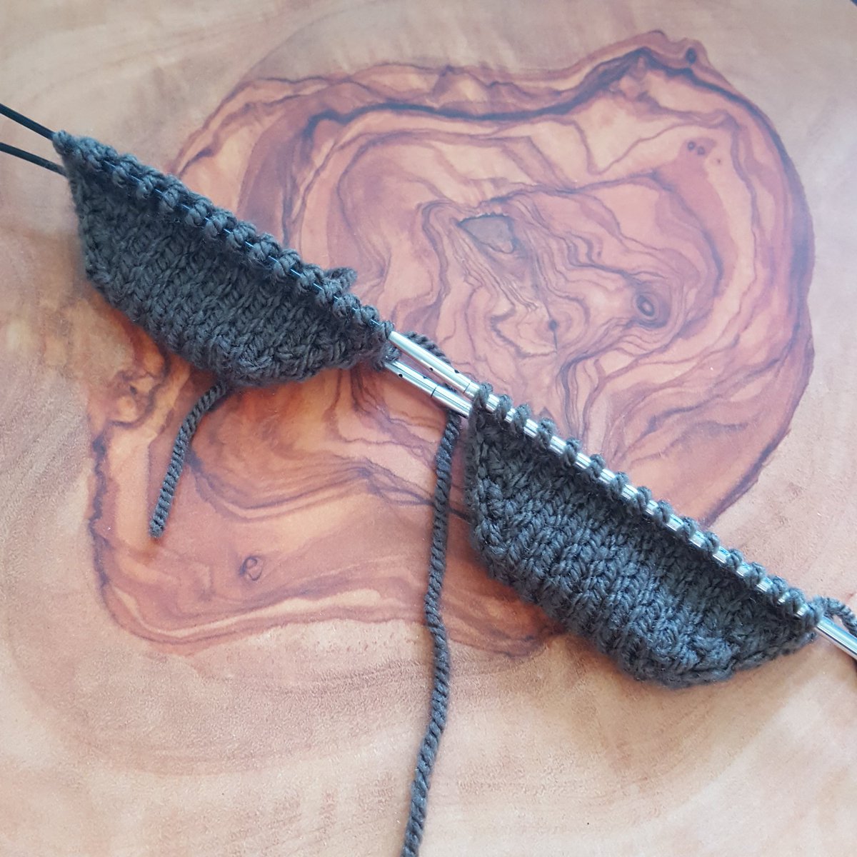 woollygear's tweet image. 🌫 Magic is happening 🌫 #magicloop #toeup #twoatatime #handmade #knitted #socks #crafthour