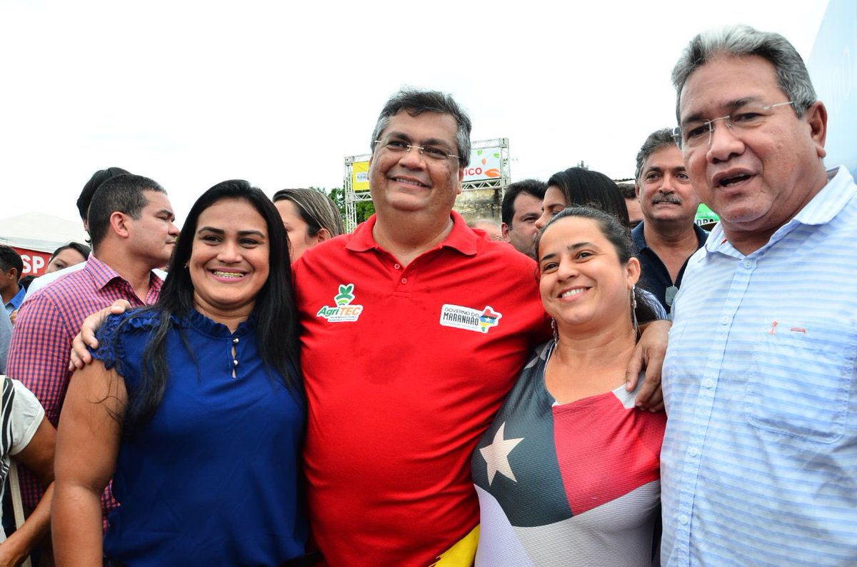 FlavioDino's tweet photo. Hoje em Lago da Pedra encontrei com pessoas de varias cidades da região. Povo feliz e orgulhoso de pertencer a um Estado que está deixando as trevas do passado. https://t.co/ClBnLddAW3