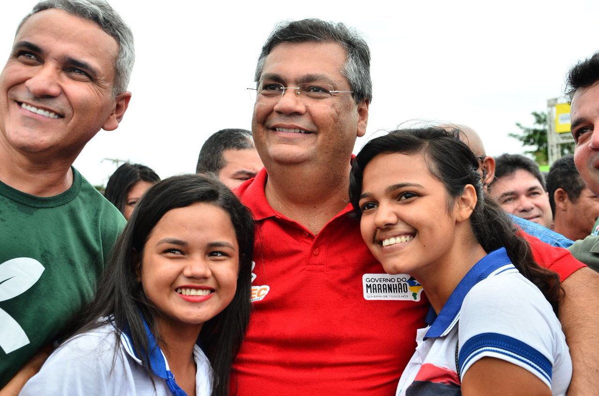FlavioDino's tweet photo. Hoje em Lago da Pedra encontrei com pessoas de varias cidades da região. Povo feliz e orgulhoso de pertencer a um Estado que está deixando as trevas do passado. https://t.co/ClBnLddAW3
