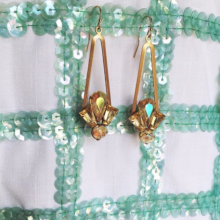 lillidokken's tweet photo. Vintage checkered sequins + vintage hand-set stones = 🤤👌no brainer. #lillidokken #lillidokkenstudio #ootd #spring #handmade #shopsmall #shoplocal #springfashion #vintage #vintagestyle #vintageinspired #costumejewelry #madeintheusa #madeinamerica #flashesofdelight #glittergu… https://t.co/AxGLgT3sx9