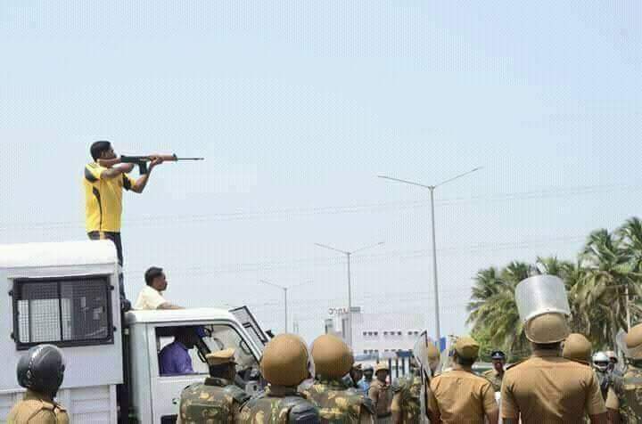 AntonyRubin's tweet photo. These are our #PoliceCommandos in civil dress shooting at civilians using #SelfloadedRifle which are used to neutralize #terrorist. These civilians had placards to defend themselves.
This is called premeditated murder.
#SterliteProtestshootout #SterliteProtest https://t.co/eBI53KTWfw