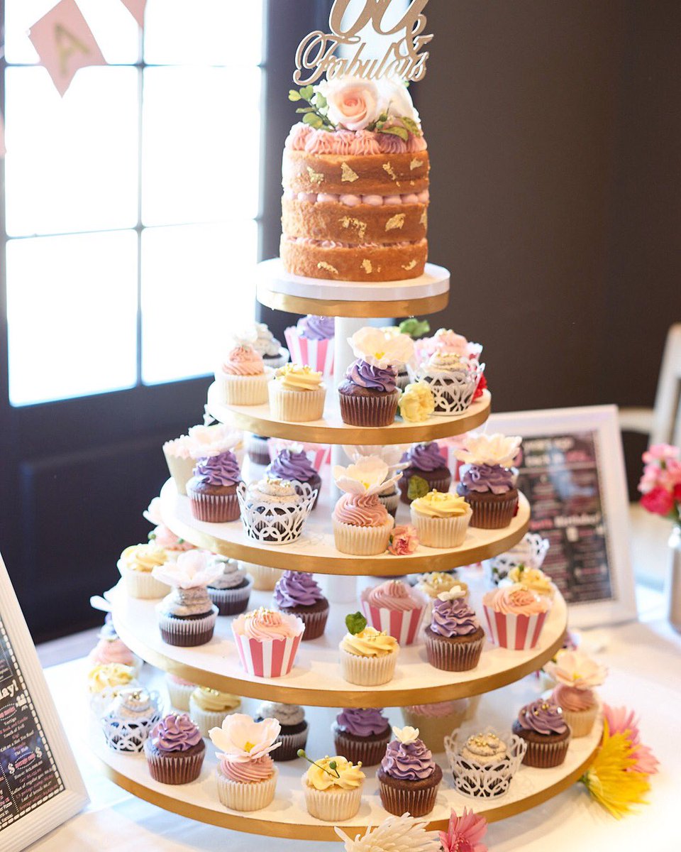 chietopia's tweet photo. I love watching all the elements of a dessert table come together. Here are Marilyn’s cake & cupcake tower in celebration of her 60th birthday milestone. Photos by: @MadeByTen
Décor & fresh flowers by: #charmedanne, Edible flowers and cake topper by: @lunabelledesign
#Chietopia https://t.co/3Lb3xpe2Qa