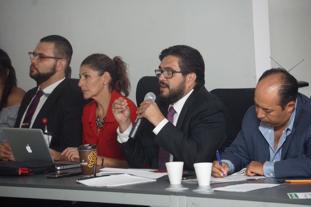 Estamos en sesión de la Comisión de Equidad y Género #CESPT con <a href="/ErikaLoyoB/">Érika Loyo Beristáin</a> <a href="/mujerjal/">Inst. de las Mujeres</a> donde planteamos acciones para erradicar la diferencia salarial entre mujeres y hombres. <a href="/GobiernoJalisco/">Gobierno de Jalisco</a>