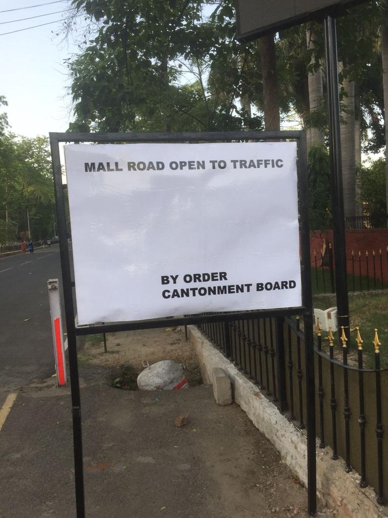 SpartanEye's tweet photo. Sad to see this. India please pray for the safety of the soldiers and their families, because Netas and #IASbabus don't. 😔 https://t.co/AmR9viXQty