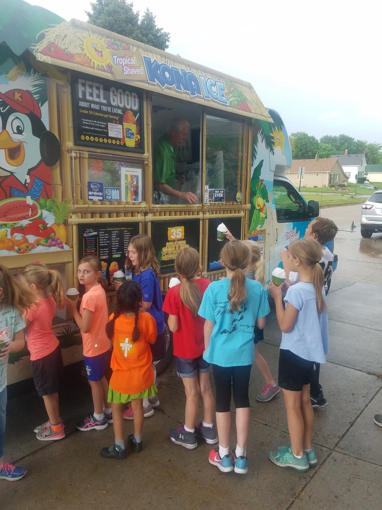 MrsPinkelman2B's tweet photo. Kona Ice Truck https://t.co/eGM7WXAyyP