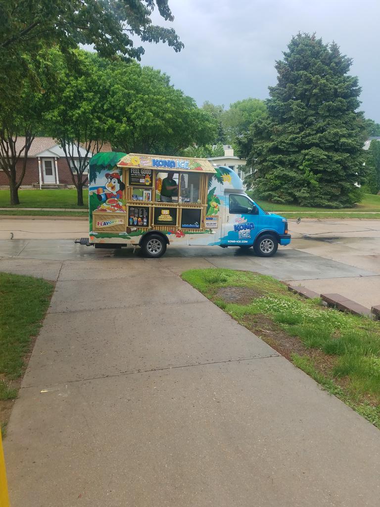 MrsPinkelman2B's tweet photo. Kona Ice Truck https://t.co/eGM7WXAyyP