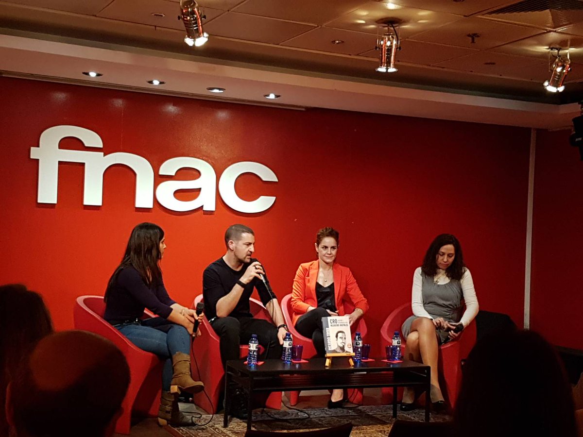 javiergascon's tweet photo. Viendo a @rtayar en la presentación de su libro de #CRO con @gemamora  @babs_77 y @MarFreckles en @Fnac https://t.co/n2bkVpOsLF