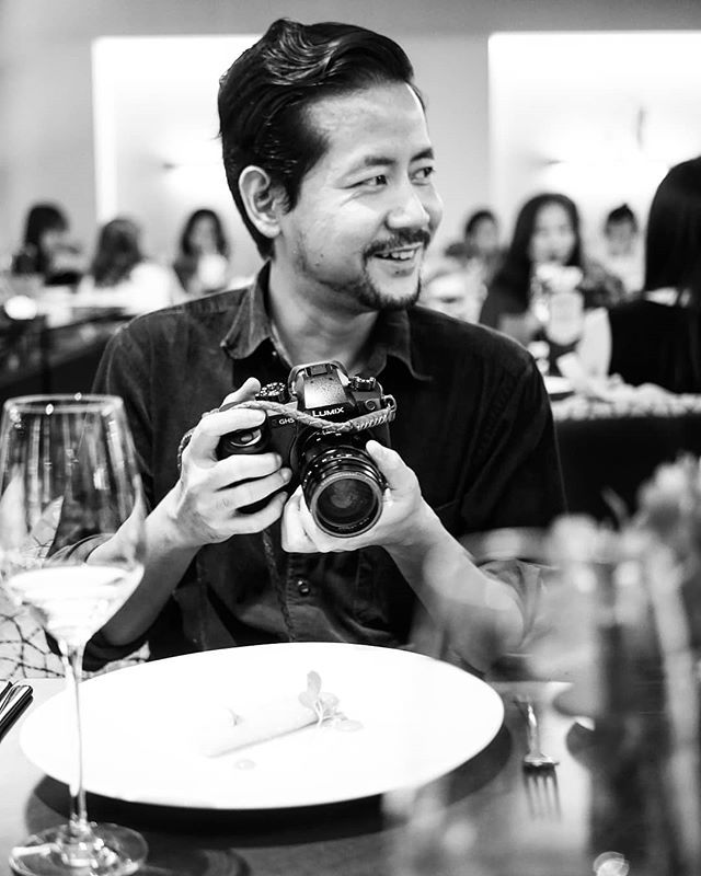 BangkokFoodies's tweet photo. We love @wearekinkin! The coolest Blogger couple on the block.
.
.
.
Thanks to the @gastronautsasia @lascalabangkok and @umberto_bombana team for this beautiful extravagant lunch of White Asparagus, Caviar, Uni and Italian wine. Love this job sometimes. https://t.co/vSlxlHbaqL https://t.co/maB8zzhSaW