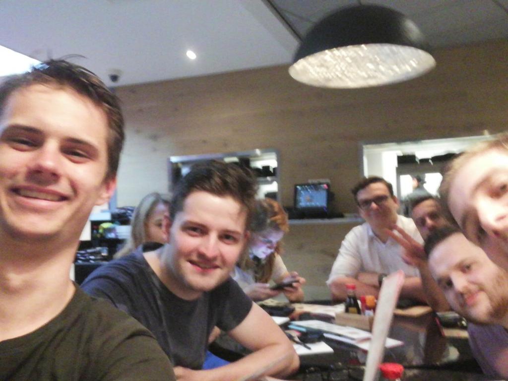 RTschrauwen's tweet image. The missing link was nice, now let&apos;s eat with the gaming unit!