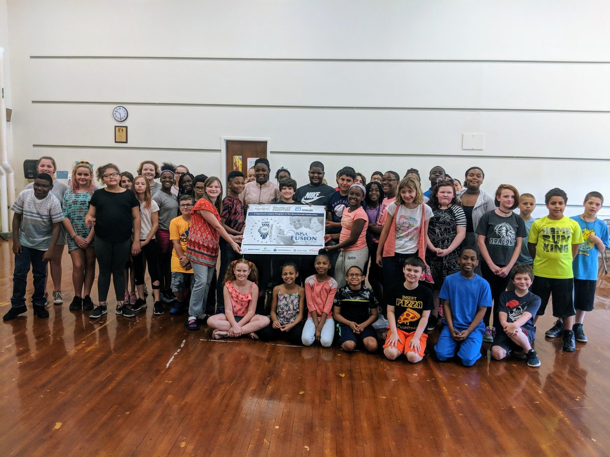 schooldist186's tweet photo. Dubois Elementary was selected for #illinoisbicentennial STEM Fusion Program. The #illinoisbicentennial Commission @GovRauner State Rep Sue Sherer, @RepTimButler  @STEMEduc were present as Dubois was one of 25 schools in IL selected for the 3 year #StemFusion Program. #iheart186 https://t.co/p1evcLDa5X