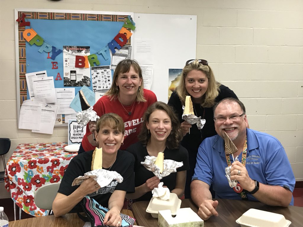 teambeckersmith's tweet photo. Hopewell 4th grade team is so cheesy with our cheesecake on a stick!  #teambeckersmith #WEareLakota WEareLakota https://t.co/60k9nKL0Gd