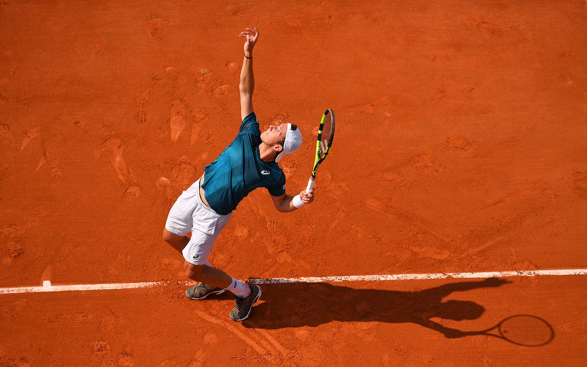 #RG18 : La deuxième journée des qualifications a été marquée par la belle perf de <a href="/CorentinDenolly/">Corentin Denolly</a> qualifié pour le 2e tour avant que l'orage ne perturbe la fin du programme. Le résumé ici : bit.ly/2ICwXO6
©Nicolas Gouhier / FFT