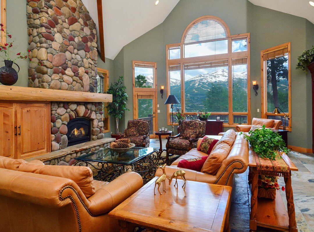 BreckRE's tweet photo. House of the Day: Warm, inviting, and elegant. This Breckenridge home is truly spectacular. | 📍 220 S Gold Flake Terrace | 5 Beds | 5 Baths | 4,642 sq. ft.  Learn more about this property by clicking the link in our bio! #houseoftheday #realestate #coloradohomes #luxuryhomes https://t.co/cmrKsegOB6