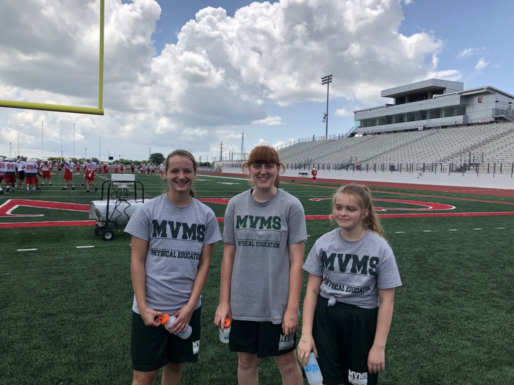 MVMS_PE's tweet photo. 1st and 2nd place 7/8th grade boys and 1st place 7/8th grade girls. Way to go Hawks. @kristycastillej @ComalPhysED #perocks https://t.co/0S53EmE9qk