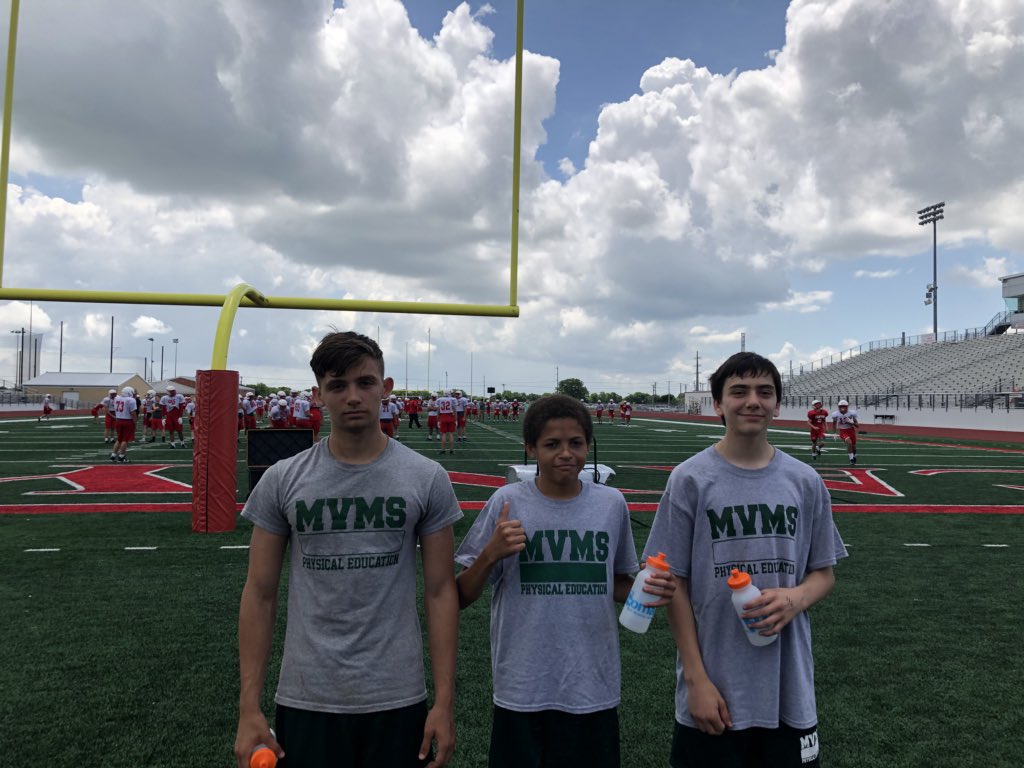 MVMS_PE's tweet photo. 1st and 2nd place 7/8th grade boys and 1st place 7/8th grade girls. Way to go Hawks. @kristycastillej @ComalPhysED #perocks https://t.co/0S53EmE9qk