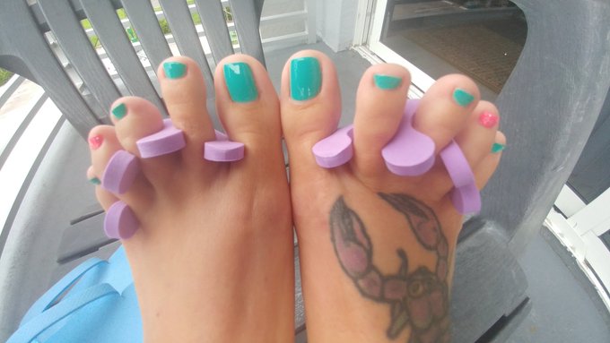 Fresh spring pedi🌸 https://t.co/0k4ctb3ceg<a href="/tag/metime"class="tags"><span>#metime</span></a>