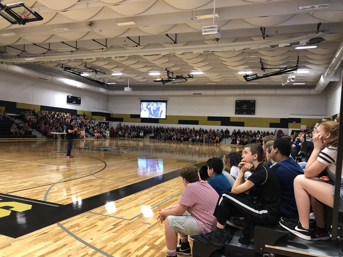 MarcMero's tweet photo. More pics from the awesome event at Neosho Jr. HS. It was great meeting students after the presentation. #baddtour #changinglives #marcmero #nevergiveup #choices #ibelieve #stopbulying #youmatter #ibelieve https://t.co/vyO34dd1jv